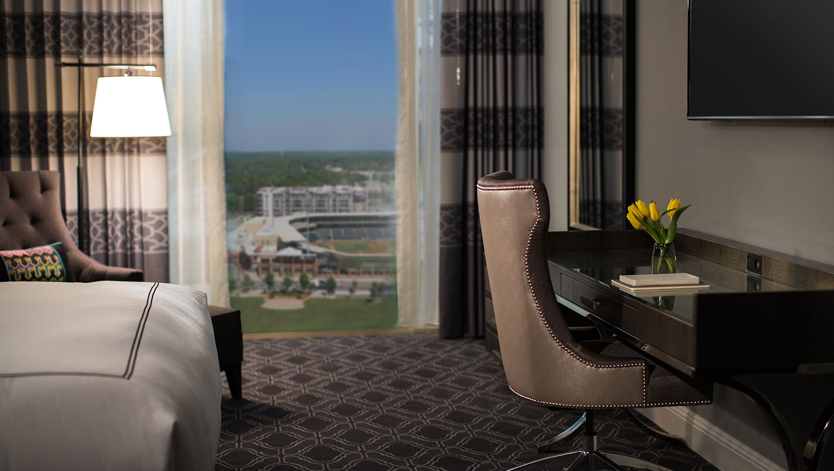 workspace in guestroom